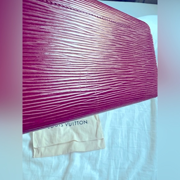 EUC Louis Vuitton Epi Magenta Portefeuille Sarah Leather Snap Zip Wallet COA - Picture 15 of 16